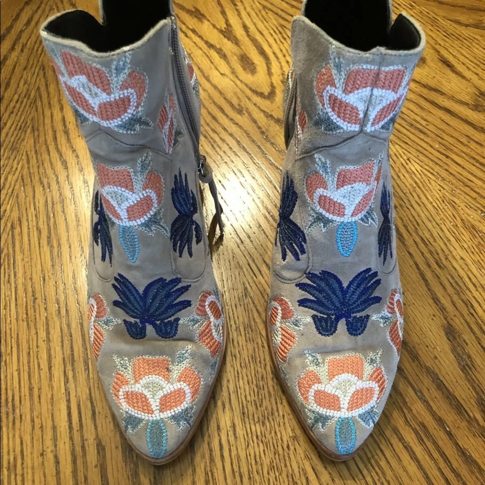 Rebecca Minkoff Lulu Too Suede Booties. Size 8.5